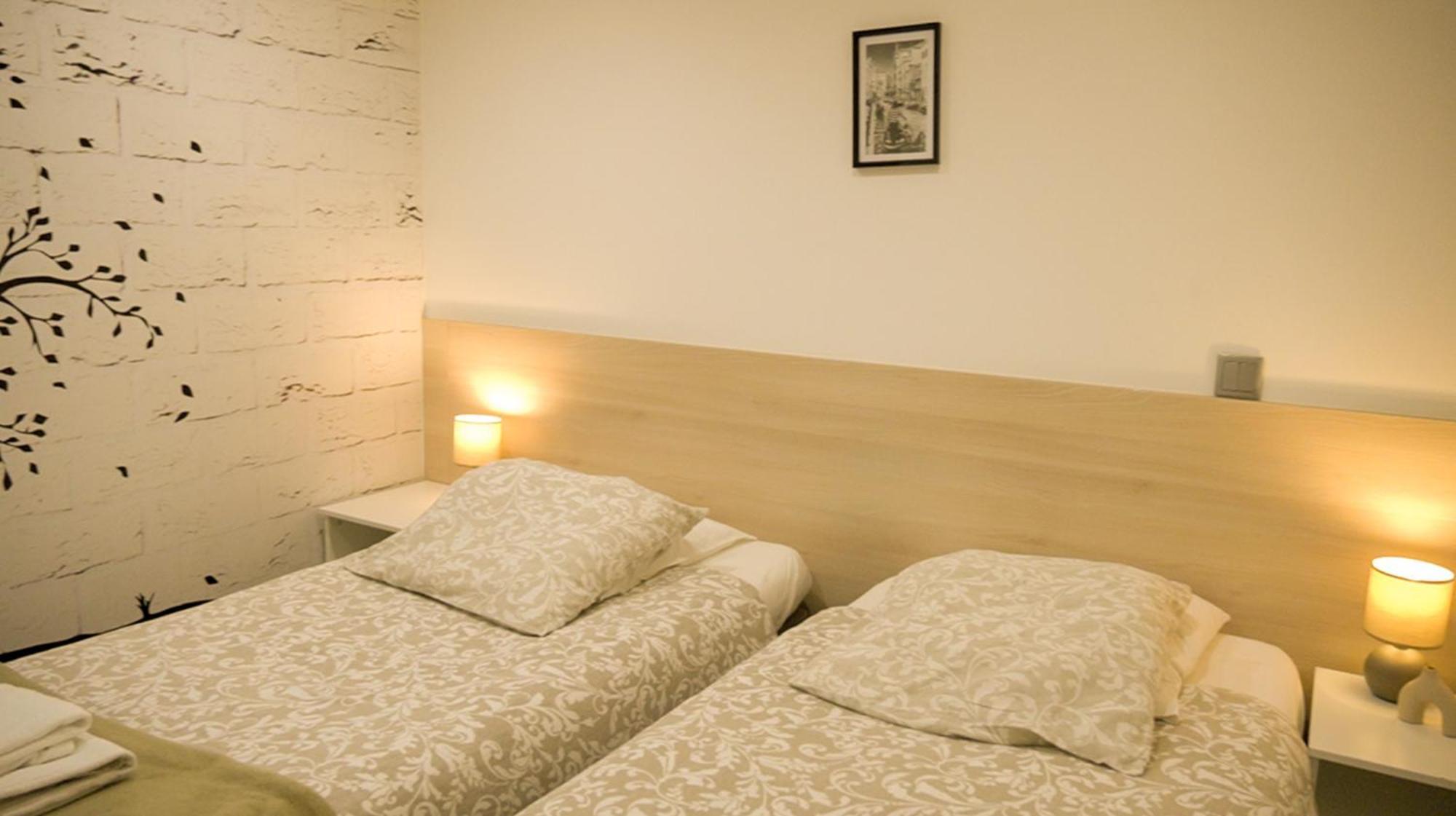 Appartement 1-4 Pers - Aeroport Cdg, Parc Expo, Villepinte - A L'Ombre Du Pin "9" Le Pin  Ngoại thất bức ảnh